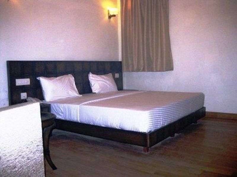 Hotel Alpine Tree Neu-Delhi Zimmer foto